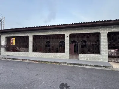 Casa com 4 Quartos à venda, 250m² no Alvorada, Manaus