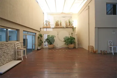 Casa com 6 Quartos para alugar, 1050m² no Vila Nova Conceição, São Paulo