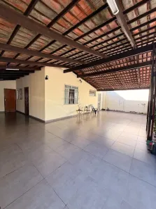 Casa com 3 Quartos à venda, 220m² no Goiânia 2, Goiânia