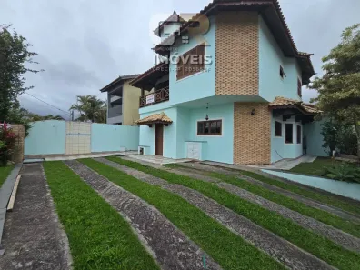 Sobrado com 4 Quartos para alugar, 276m² no Bal Tres Marias, Peruíbe