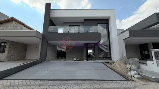Casa com 3 Quartos à venda, 228m² no Medeiros, Jundiaí