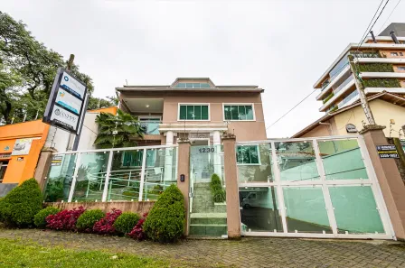 Casa com 6 Quartos à venda, 450m² no Água Verde, Curitiba