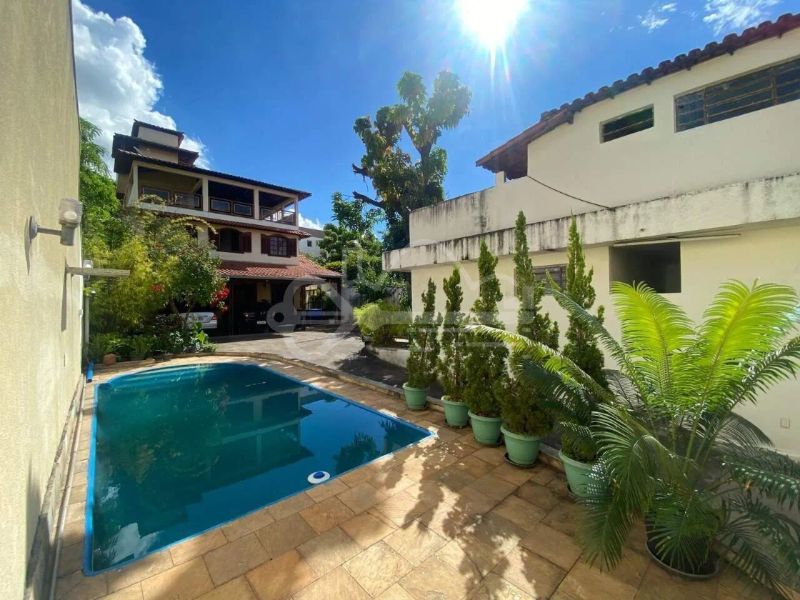 Casa com 4 quartos — Santa Amélia, Belo Horizonte