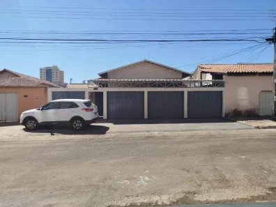 Casa com 3 Quartos para alugar, 120m² no Jardim América, Goiânia