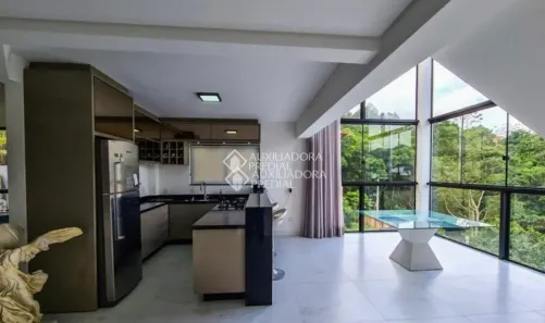 Casa de Condomínio com 4 Quartos para alugar, 220m² no Trindade, Florianópolis