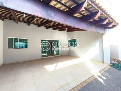 Casa com 3 Quartos para alugar, 240m² no Granada, Uberlândia