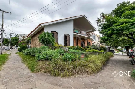Casa com 6 Quartos para alugar, 406m² no Chácara das Pedras, Porto Alegre