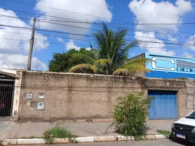Casa com 2 Quartos à venda, 125m² no Vila Tito de Carvalho (Vila Xavier), Araraquara