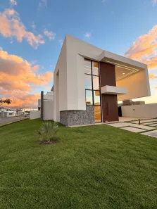 Sobrado com 4 Quartos à venda, 252m² no Universitário, Caruaru