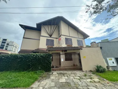 Casa com 3 Quartos para alugar, 280m² no Portão, Curitiba