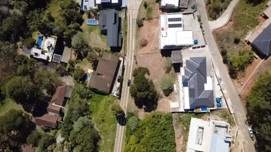 Lote/Terreno à venda, 893m² no Carangola, Petrópolis