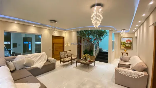 Sobrado com 3 Quartos à venda, 300m² no Goiás, Araguari