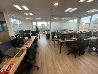 Sala Comercial para alugar, 200m² no Jardim das Acácias, São Paulo