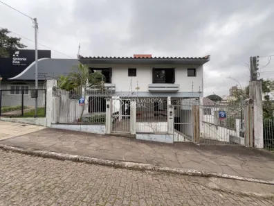 Casa com 3 Quartos à venda, 600m² no Passo da Areia, Porto Alegre