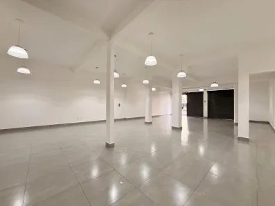 Ponto Comercial para alugar, 200m² no Zona 03, Maringá