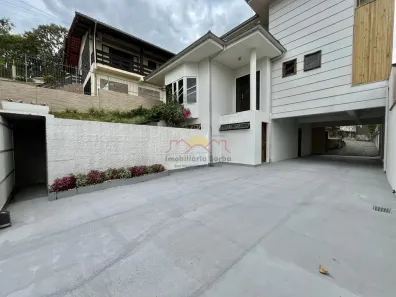 Casa com 3 Quartos à venda, 208m² no Anita Garibaldi, Joinville