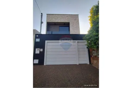 Sobrado com 4 Quartos à venda, 220m² no Residencial Arco Iris, Rio Verde