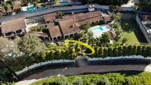 Fazenda/Sítio com 4 Quartos à venda, 1800m² no Parque Realeza, Cotia