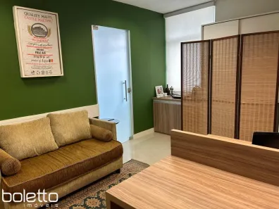 Sala Comercial com 3 Quartos à venda, 46m² no Três Figueiras, Porto Alegre