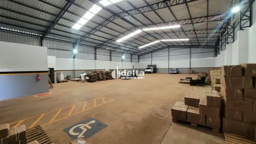 Ponto Comercial para alugar, 1000m² no Loteamento Centro Empresarial Leste III, Uberlândia