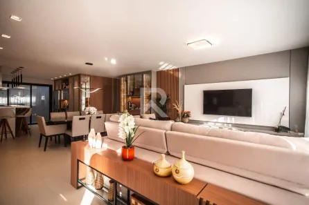 Casa com 3 Quartos à venda, 250m² no Campo Comprido, Curitiba