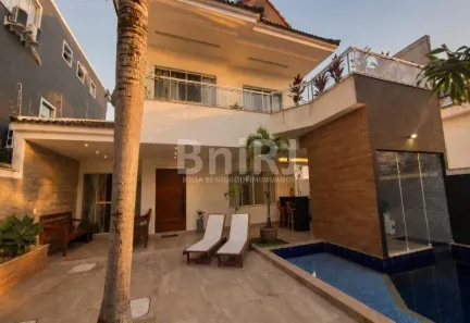 Casa de Condomínio com 5 Quartos à venda, 260m² no Recreio dos Bandeirantes, Rio de Janeiro