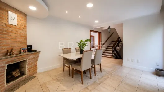Casa de Condomínio com 4 Quartos para alugar, 236m² no Boa Vista, Porto Alegre