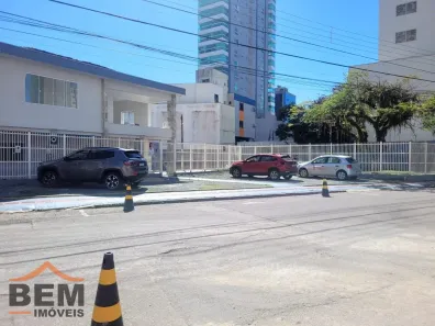 Imóvel Comercial com 2 Quartos para alugar, 500m² no Centro, Itajaí