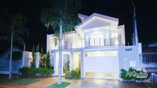 Sobrado com 3 Quartos à venda, 405m² no Vila Morangueira, Maringá