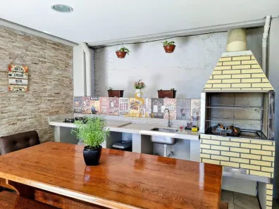 Imóvel Comercial com 10 Quartos à venda, 560m² no Canasvieiras, Florianópolis