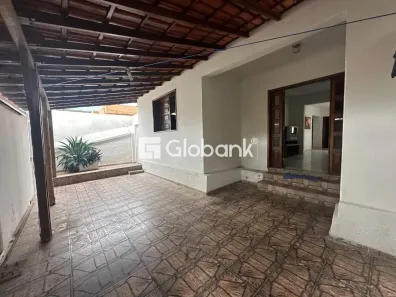 Casa com 3 Quartos à venda, 116m² no Morrinhos, Montes Claros