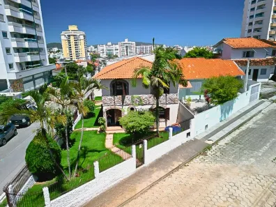Casa com 4 Quartos à venda, 200m² no Barreiros, São José