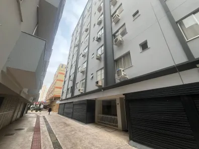 Apartamento com 3 Quartos para alugar, 92m² no Centro, Balneário Camboriú