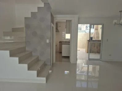 Sobrado com 3 Quartos à venda, 116m² no Uberaba, Curitiba