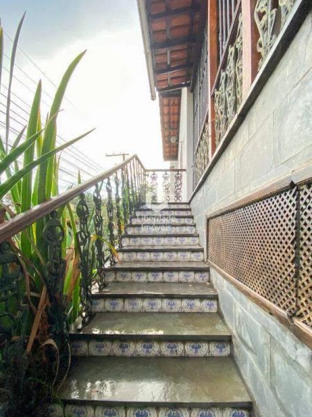 Casa com 4 quartos — Caiçaras, Belo Horizonte