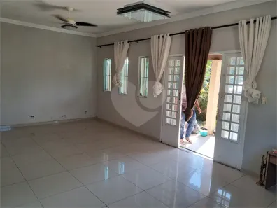 Casa com 2 Quartos para alugar, 90m² no Roma, Volta Redonda