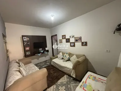 Casa com 5 Quartos à venda, 220m² no Jardim das Palmeiras, Uberlândia