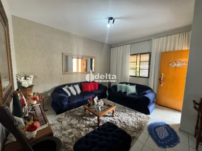 Casa com 3 Quartos à venda, 155m² no Santa Mônica, Uberlândia