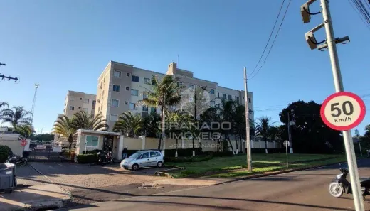 Apartamento com 2 Quartos para alugar, 48m² no Parque Industrial, Maringá