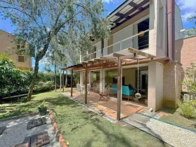 Casa de Condomínio com 4 Quartos à venda, 221m² no Chácara dos Lagos, Carapicuíba