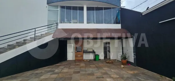 Casa com 2 Quartos para alugar, 200m² no Morada da Colina, Uberlândia