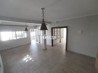 Casa com 3 Quartos à venda, 180m² no Cidade Jardim, Uberlândia