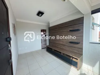 Apartamento com 2 Quartos para alugar, 55m² no Segismundo Pereira, Uberlândia