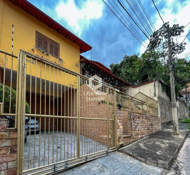 Casa com 3 quartos — Alto Caiçaras, Belo Horizonte