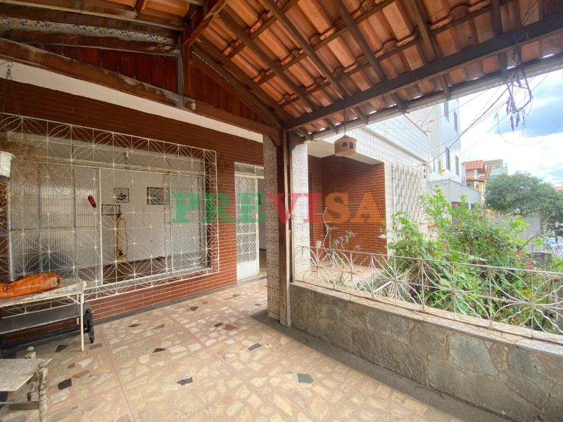 Casa com 3 quartos — Sagrada Família, Belo Horizonte