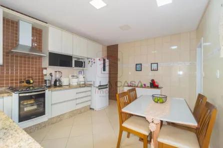 Sobrado com 3 Quartos à venda, 220m² no Vila Bertioga, São Paulo