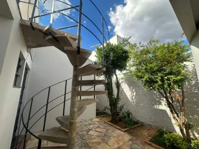 Casa com 4 Quartos para alugar, 230m² no Jardim Karaíba, Uberlândia