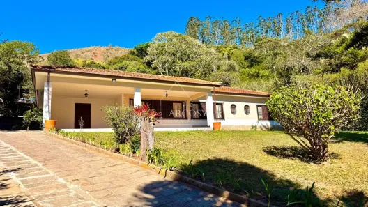 Casa com 3 Quartos para alugar, 230m² no Itaipava, Petrópolis