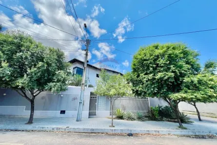 Sobrado com 5 Quartos à venda, 600m² no Renato Gonçalves, Barreiras