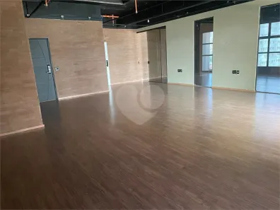 Sala Comercial para alugar, 235m² no Vila Cordeiro, São Paulo